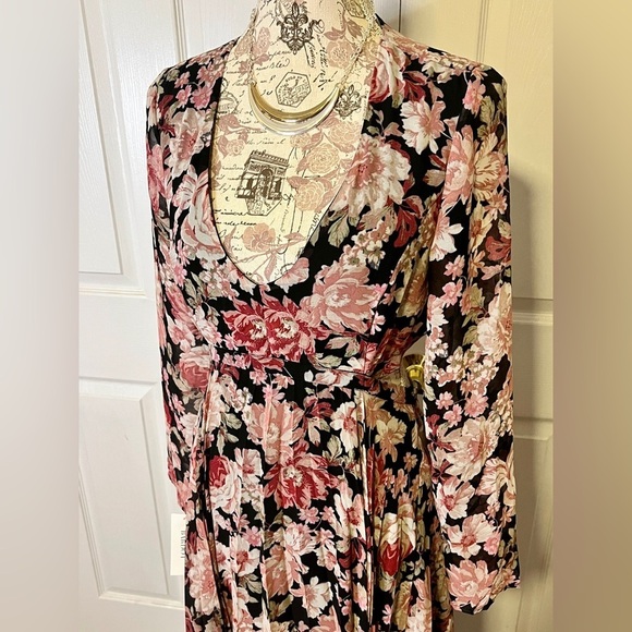 BARDOT‎ Mauve and black floral cutout maxi dress size 6. - Picture 5 of 16